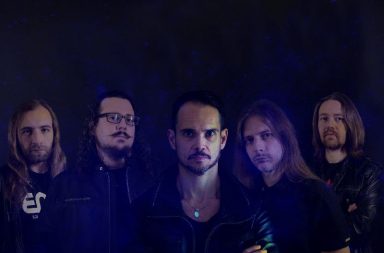 ETERNITY'S END  - V„Embers Of War“ erscheint am 26.11.2021 via Prosthetic RecordsETERNITIY'S END veröffentlichen heute die neue Single Hounds of Tindalos aus dem kommenden dritten Studioalbum "Ember's Of War". Passend zur Songveröffentlichung haben die  deutschen Tech Power Metaller auch ein dazugehöriges Musikvideo produziert. Die visuelle Präsentation zeigt ETERNITIY'S END in einer futuristischen Umgebung, die die Science-Fiction-inspirierten Themen von "Ember's Of War" widerspiegelt.eröffentlichen neue Single & Musikvideo 'Hounds of Tindalos'