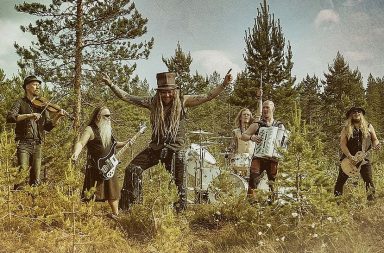 KORPIKLAANI - Neuer Track feat. Kevin Ridley (SKYCLAD) im Celtic-Punk Gewand