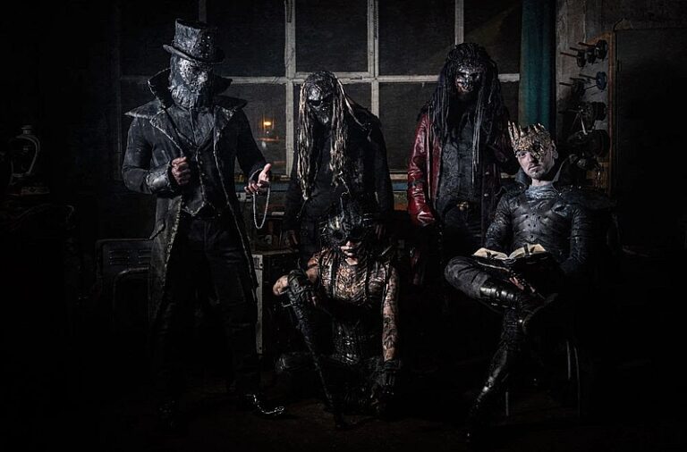 CURSE OF CAIN - Zelebrieren neuen Label-Deal mit der Single "Alive"!