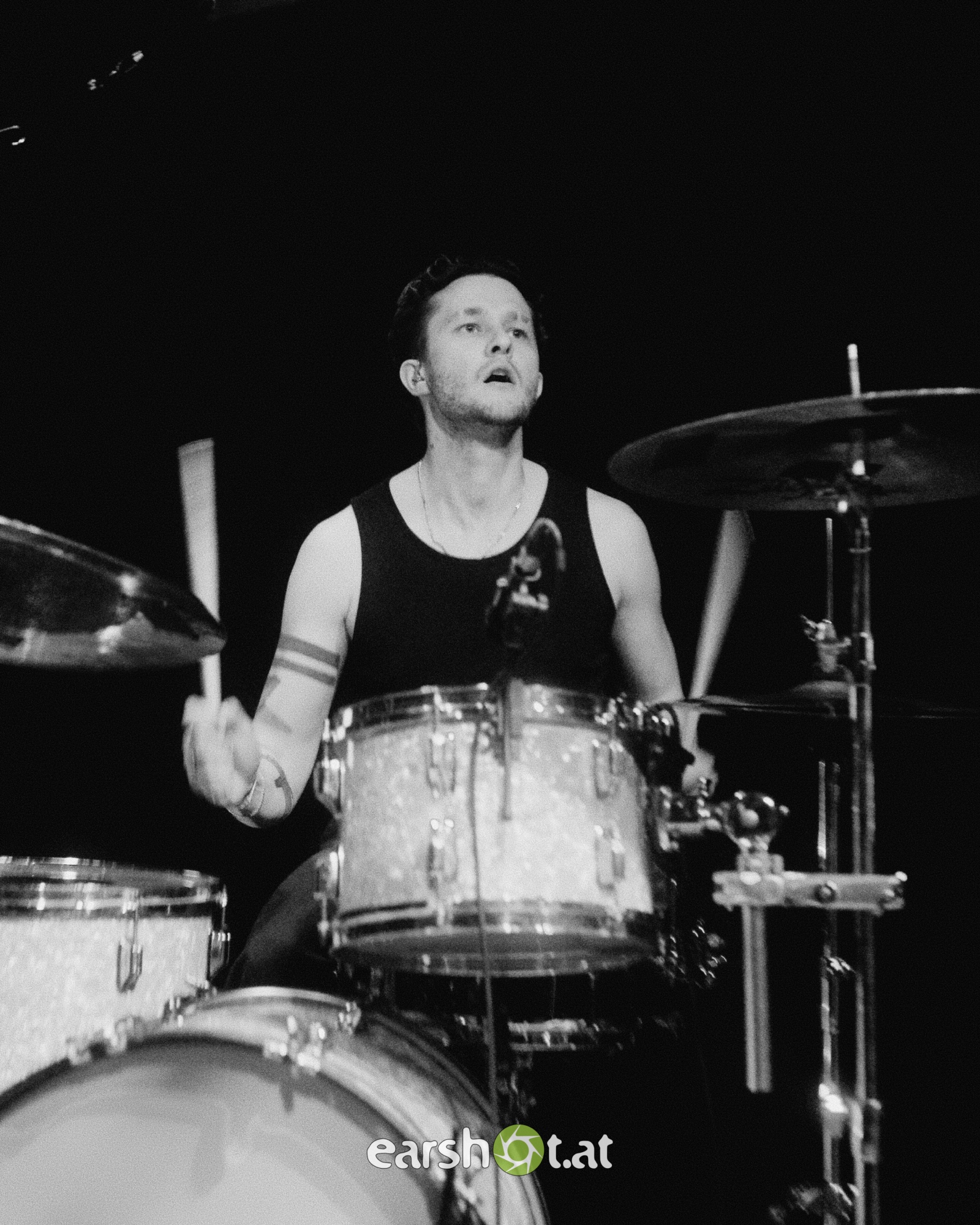 claustrophobia tour glazed curtains echolight