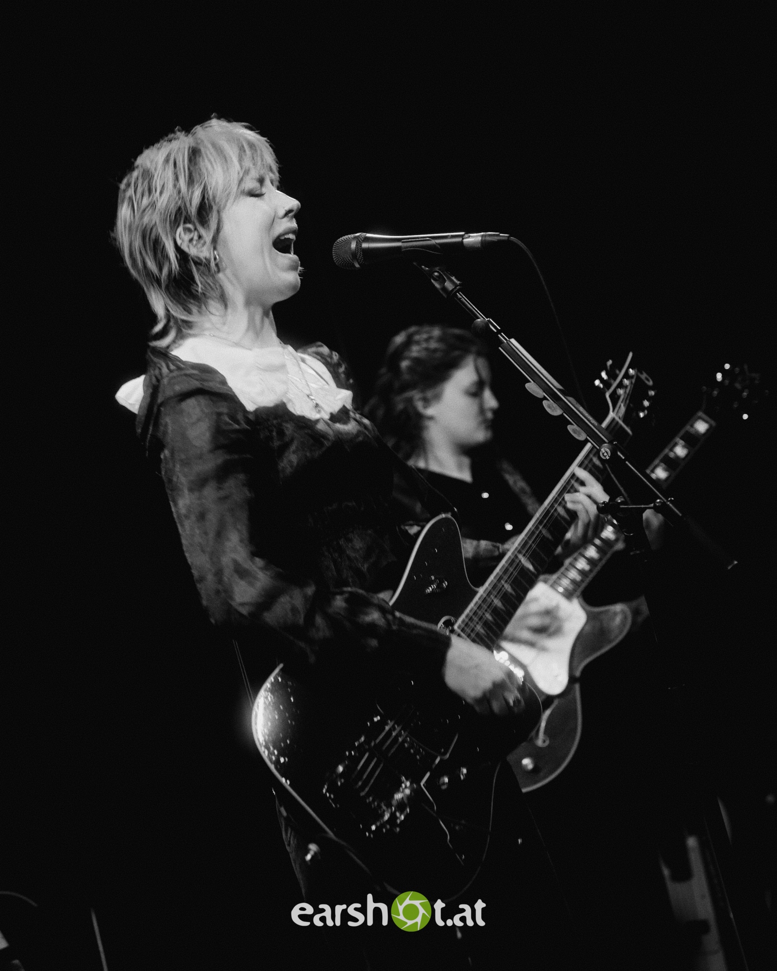 claustrophobia tour glazed curtains echolight