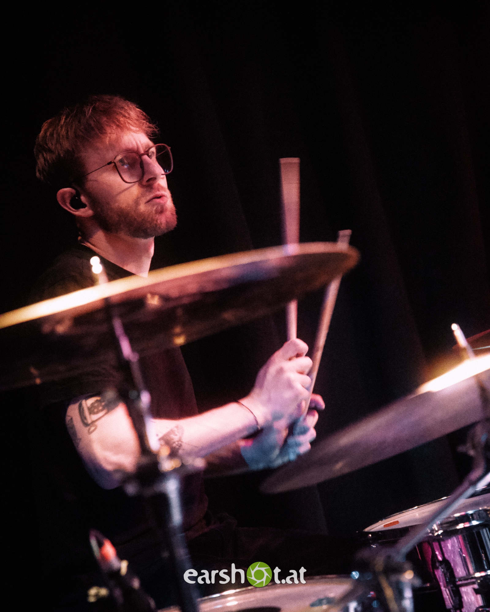 claustrophobia tour glazed curtains echolight