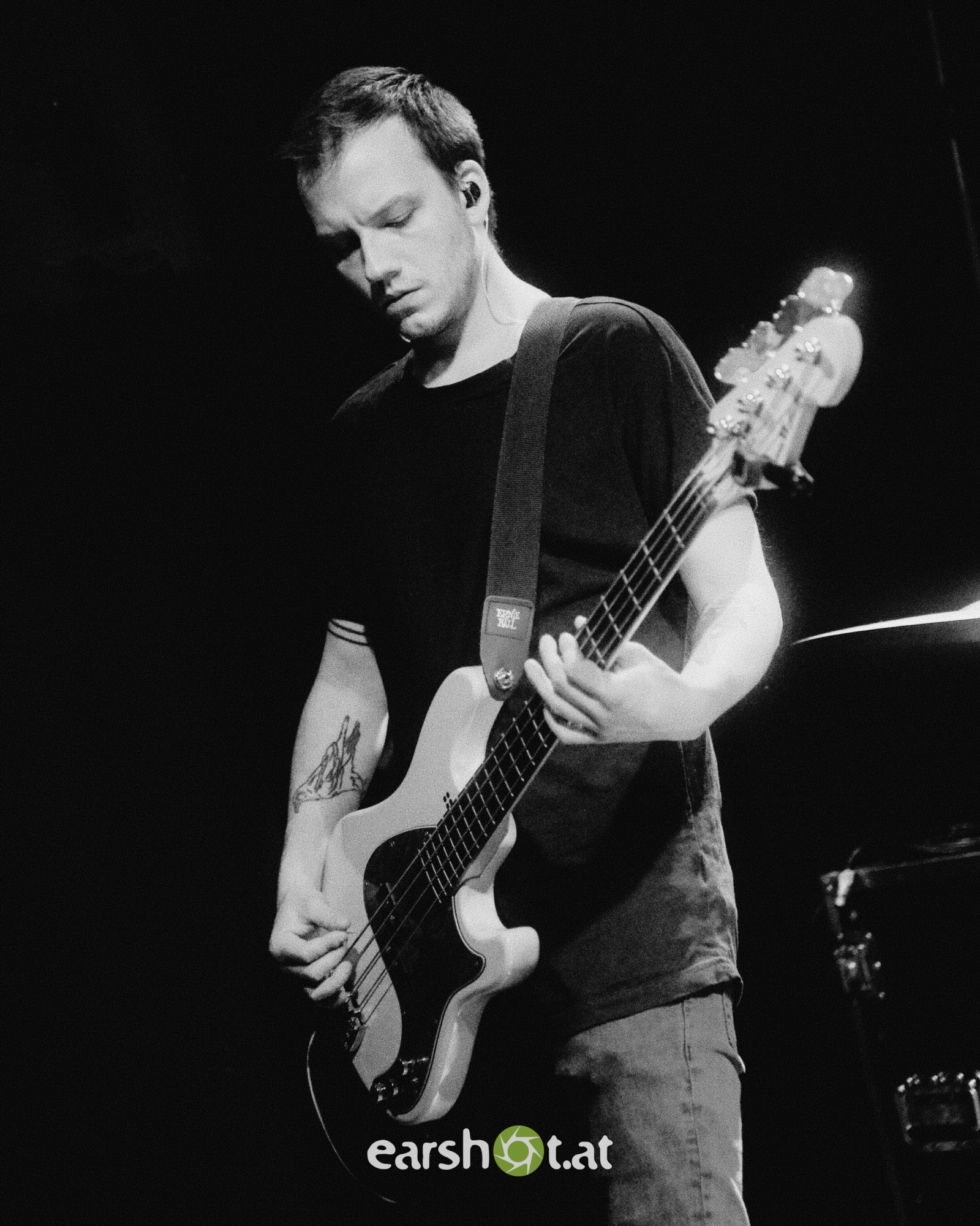 claustrophobia tour glazed curtains echolight