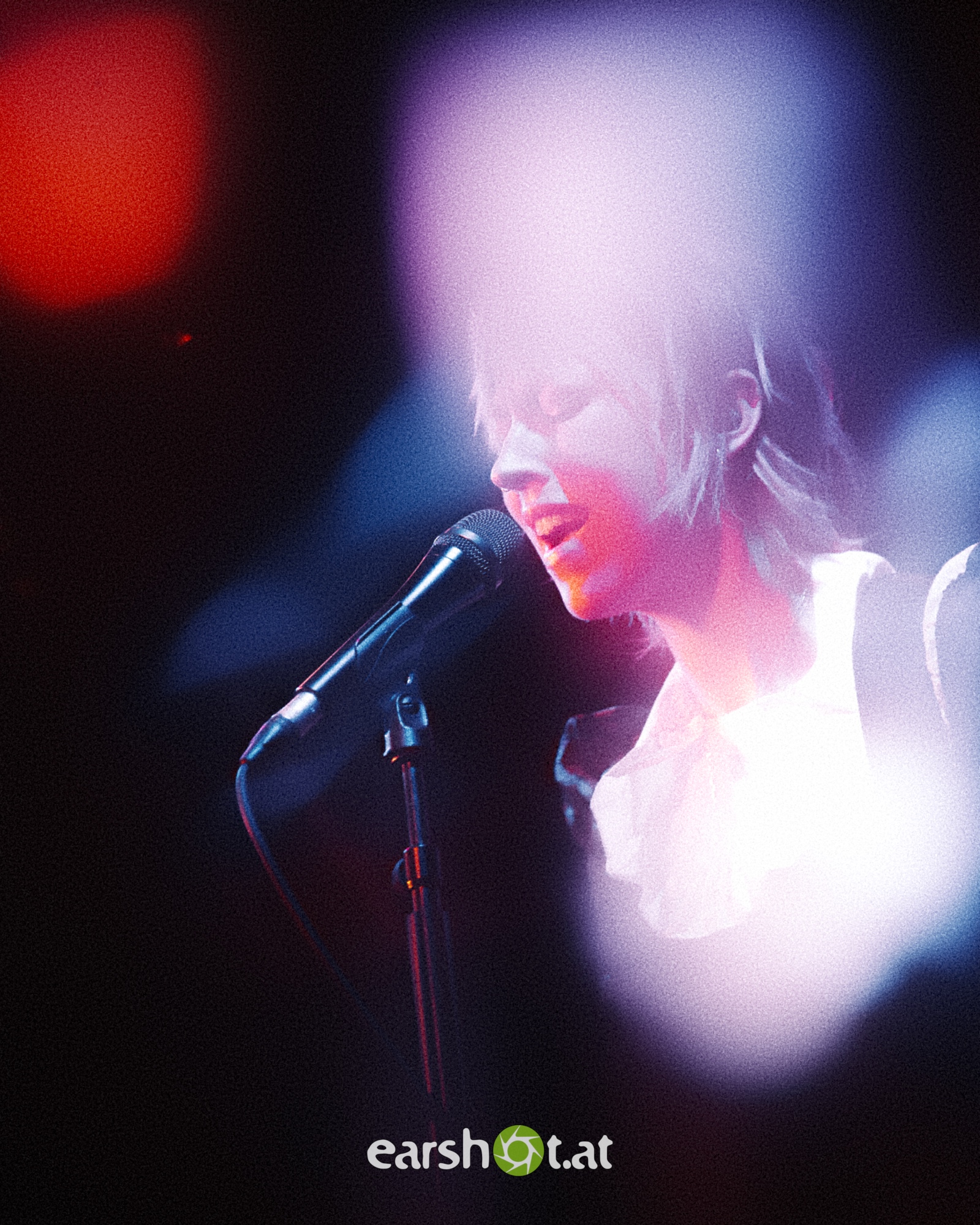 claustrophobia tour glazed curtains echolight