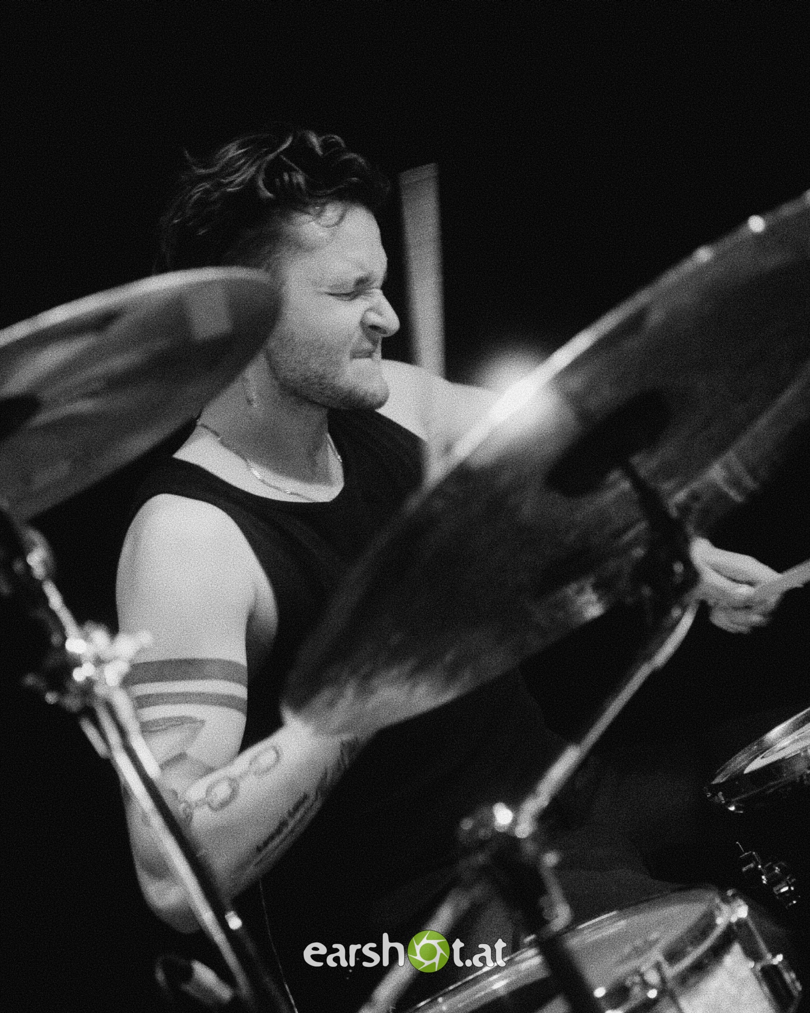 claustrophobia tour glazed curtains echolight