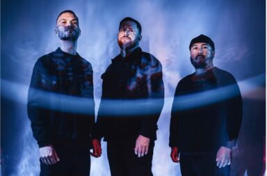 URNE - Neuer epischer Song "Harken The Waves"