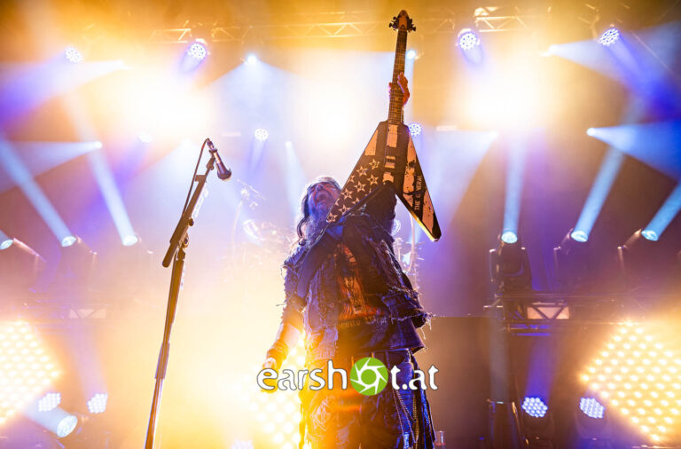 MACHINE HEAD, BLACK INHALE
