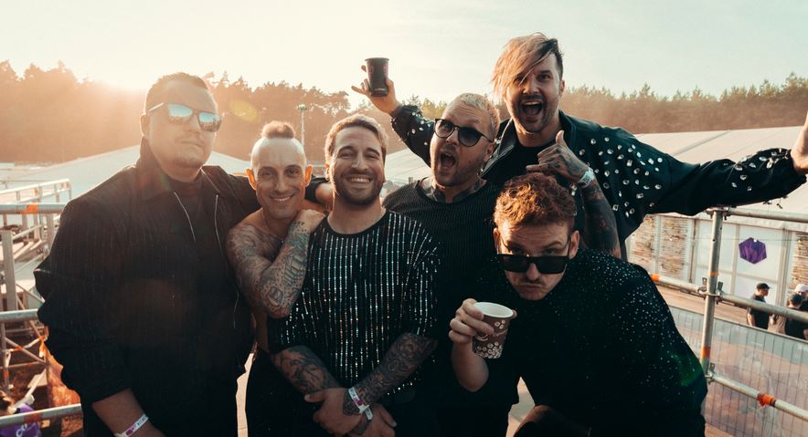 ELECTRIC CALLBOY – „Still Waiting“ Cover endlich online
