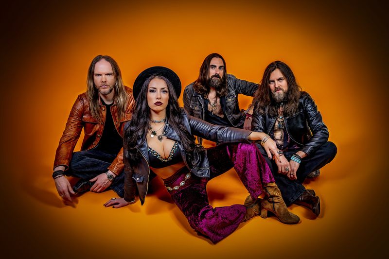 VELVET RUSH – Das Debüt „Trail Of Gold“ der Classic Rocker