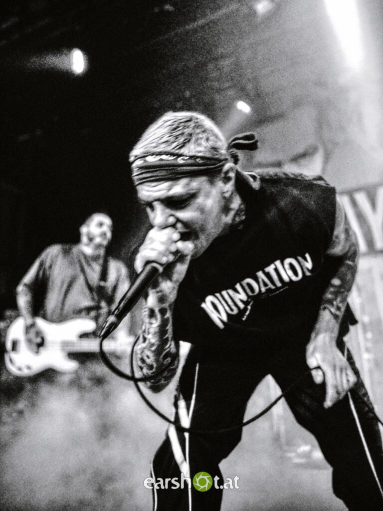 atray from the path live