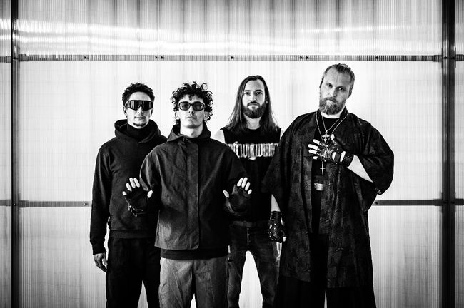 KORA WINTER  – „Hyaluron“ mitten ins Gesicht