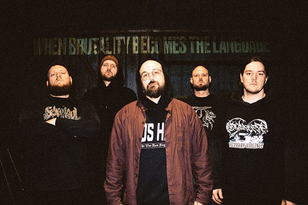 LIFESICK – Enthüllen „At War With You“ Video
